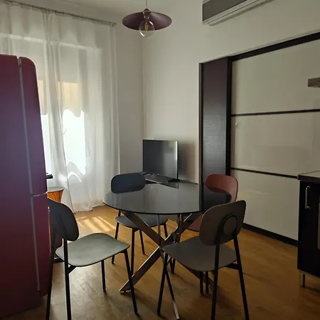 Fluere - Via Riva Reno Διαμέρισμα